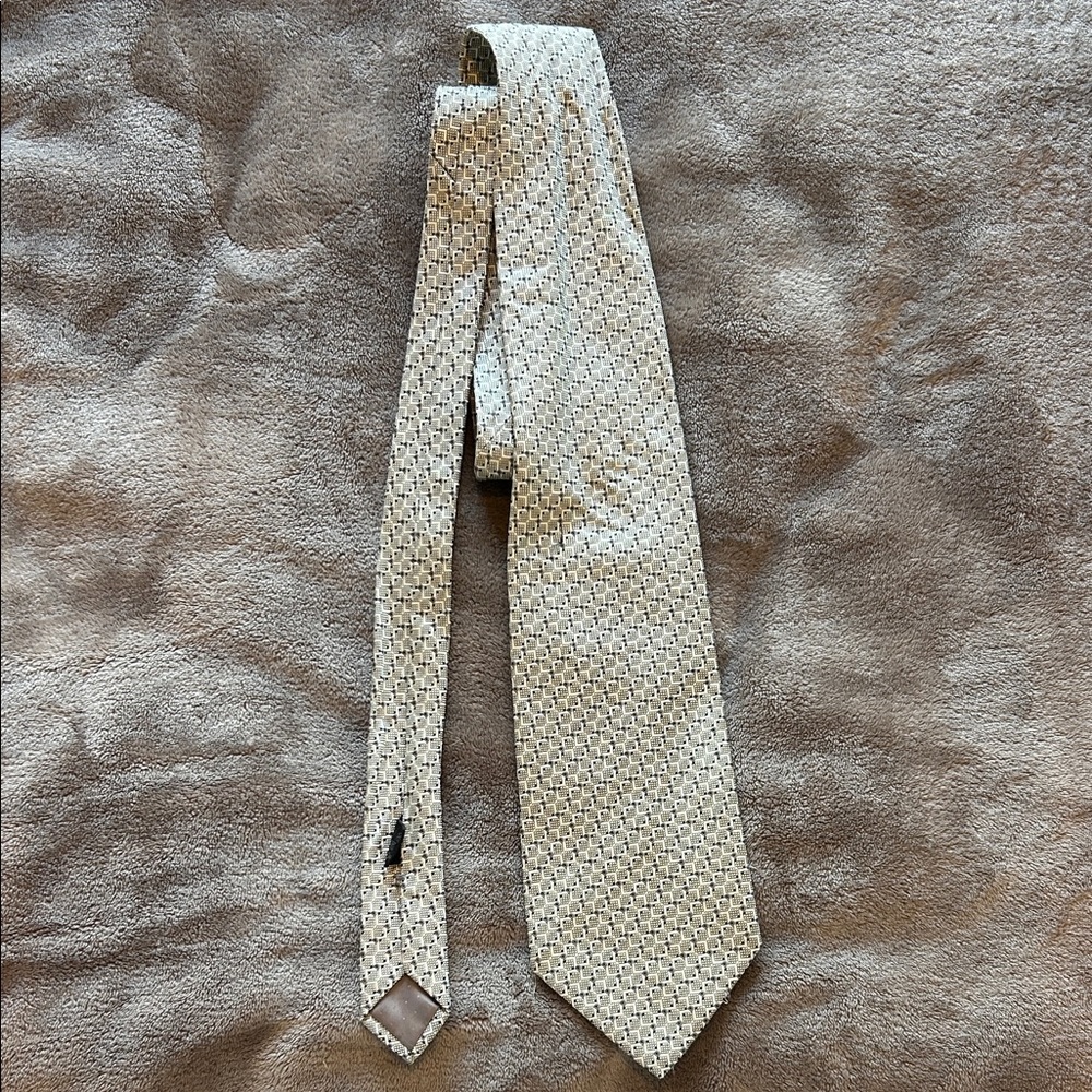 Saks Fifth Avenue Cream and Black Geometric Tie